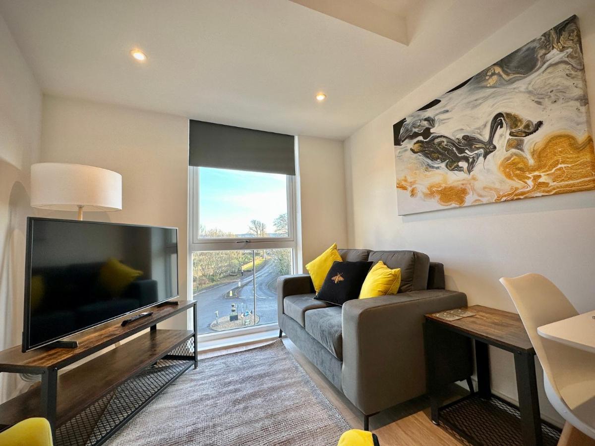 Serviced Apartment *