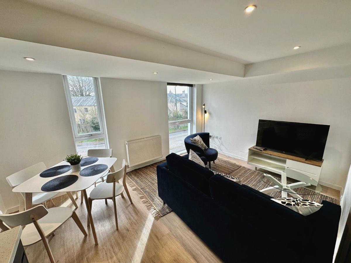 Serviced Apartment *