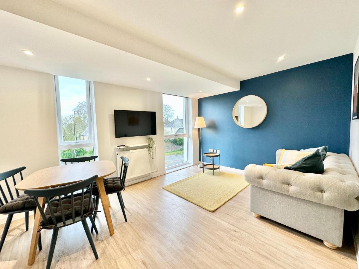 Serviced Apartment *